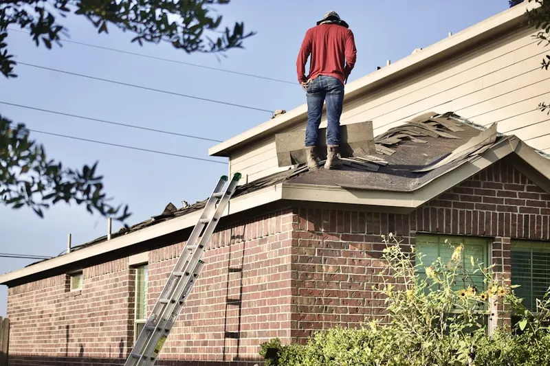 Professional roofer working on a residential roof in Leoni